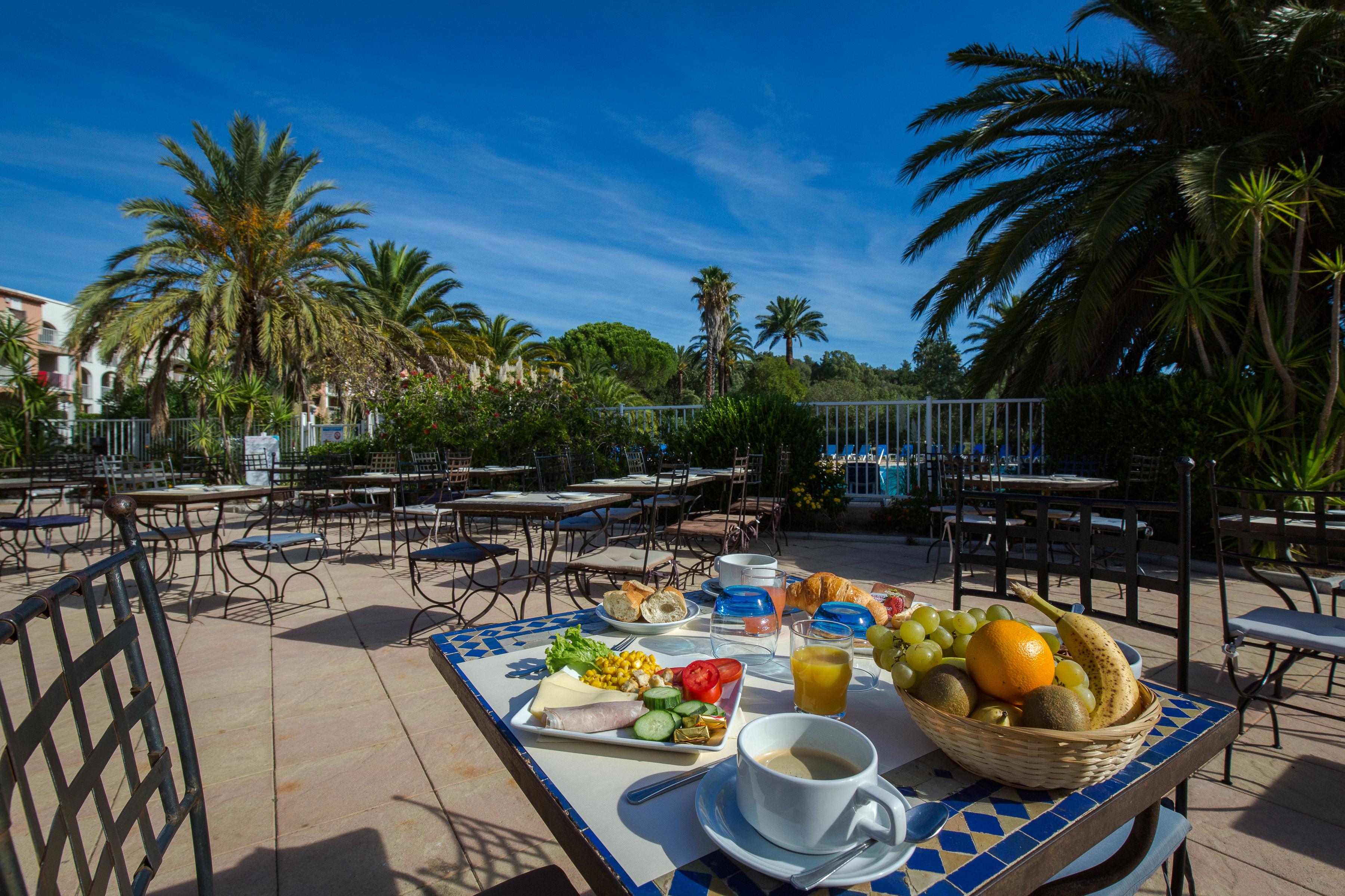Sowell Hotels Du Golfe De Saint-Tropez Гримо Экстерьер фото